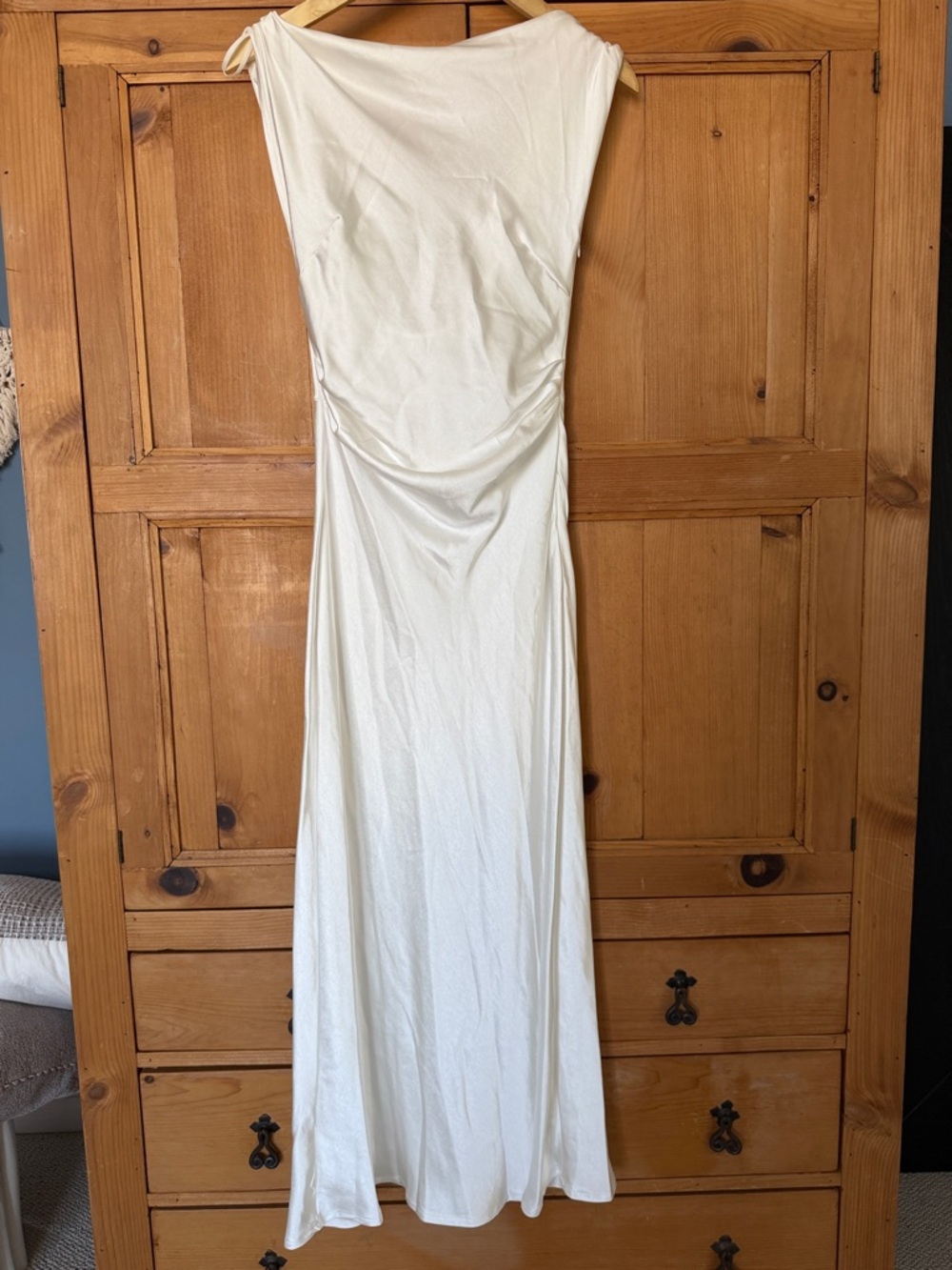 Elegant Cream Sleeveless Maxi Dress